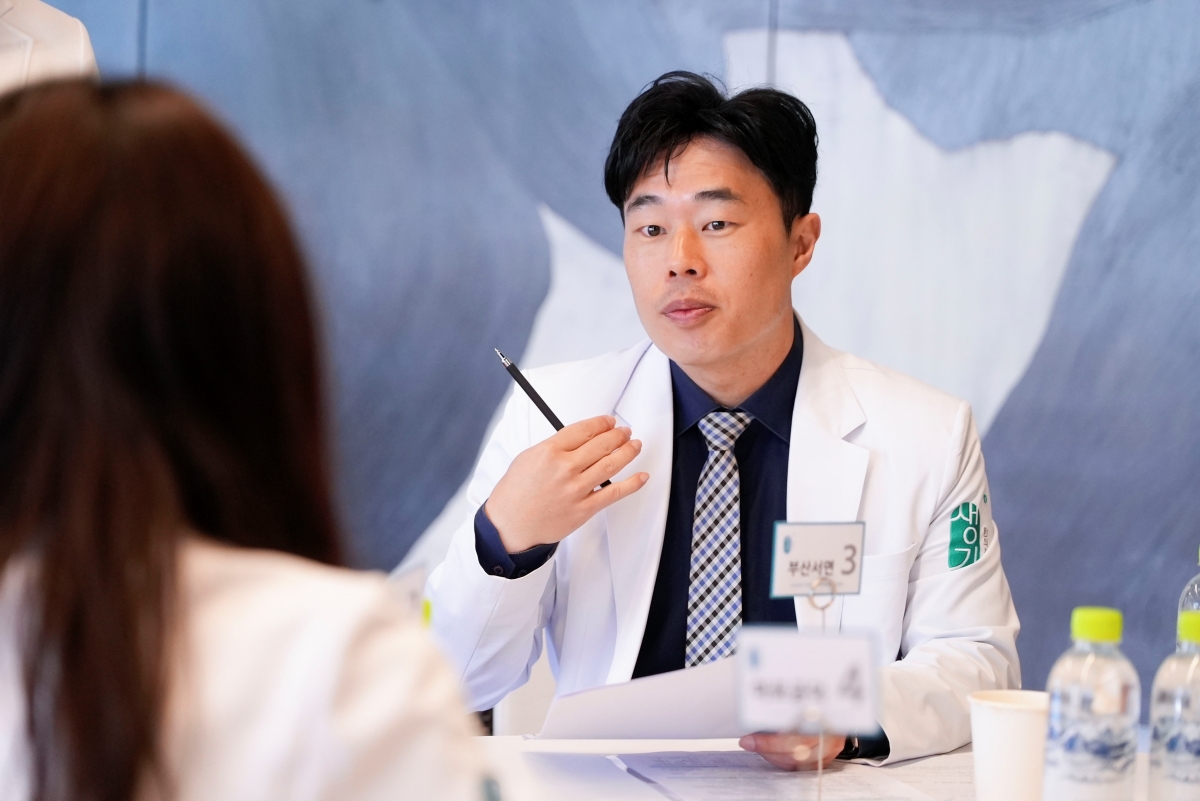 생기한의원 부산서면점 김철윤 원장 학술 활동 모습. 본문의 상황 예시와는 별개입니다.
